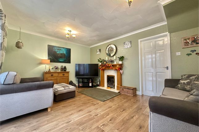 46 Lakeside Avenue, Lydney photo 2