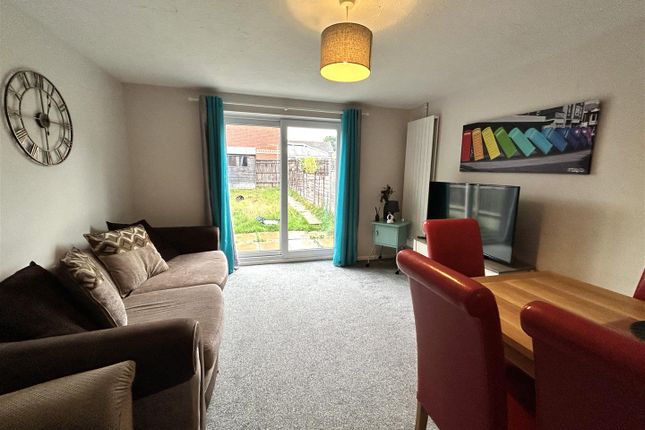 24, Waters Edge, Chippenham photo 4