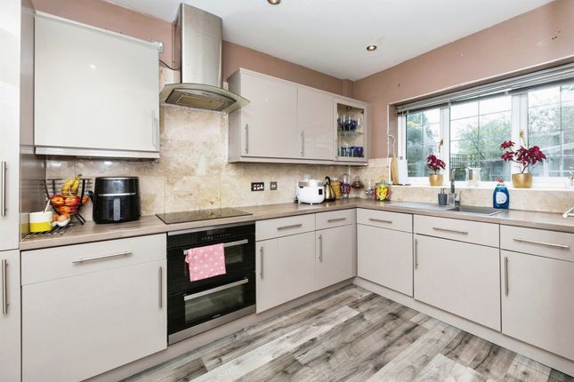 21, Harrow Way, Ashford photo 2