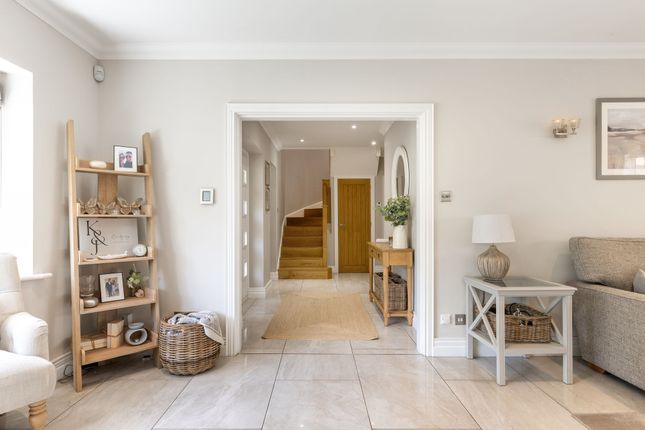1 Booth Drive, Wokingham photo 4