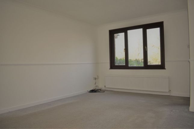 178, Downs Barn Boulevard, Milton Keynes photo 3