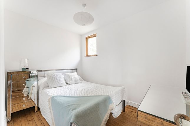 91, Tudor Close, London photo 4