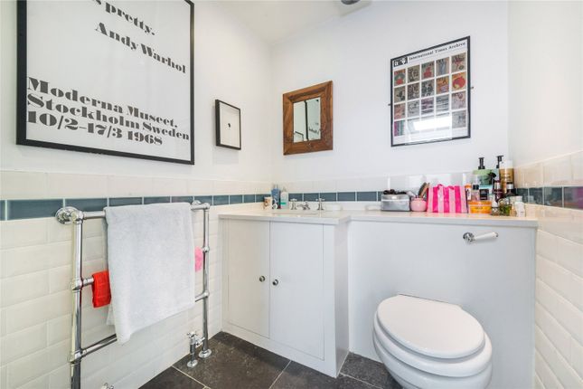 End terrace house to rent in Kingsland Road, Dalston