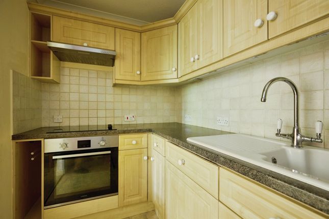 Flat 6, Hillbrook Court, Acreman Street, Sherborne photo 4