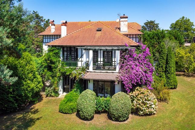 Villa for sale in Biarritz, Pyrenees Atlantiques (Biarritz/Pau), Nouvelle-Aquitaine