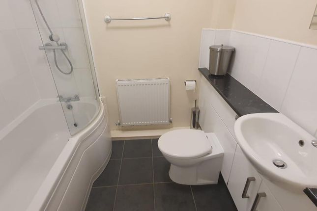 Apt 2, Clarendon Villas, Coventry photo 5