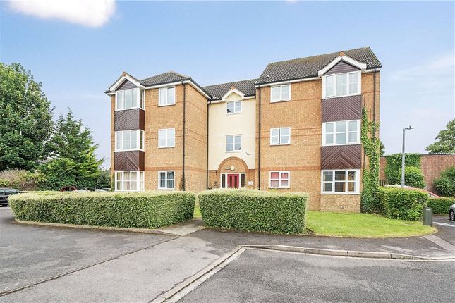 Flat for sale in Falcon Close, Dunstable