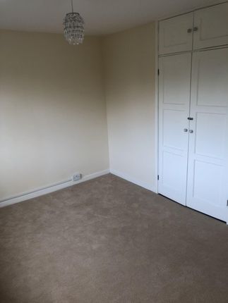 39, Baldreys, Farnham photo 2
