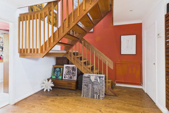 16, Lincoln Park, Buckinghamshire photo 2