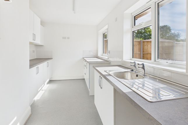 16 Dove House Close, Royston photo 4