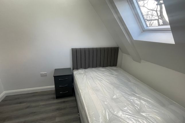 Flat to rent in Clothorn Road, Didsbury, Manchester