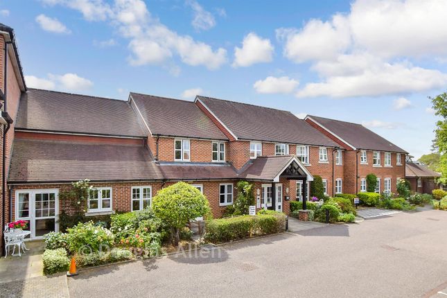 Stewart Court, High Street, Epping photo 2