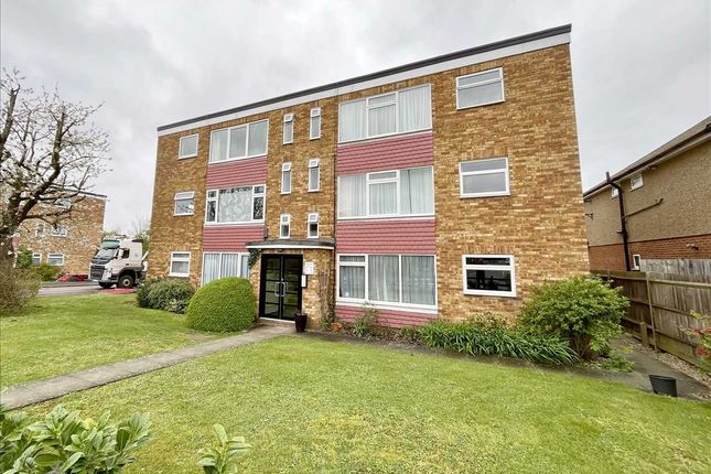 Flat to rent in Coldharbour Lane, Bushey WD23.