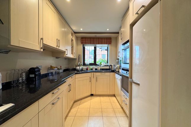 11, Priory Field Drive, Edgware photo 3