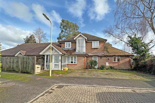 Detached house for sale in Kilford Court, Botley, Southampton