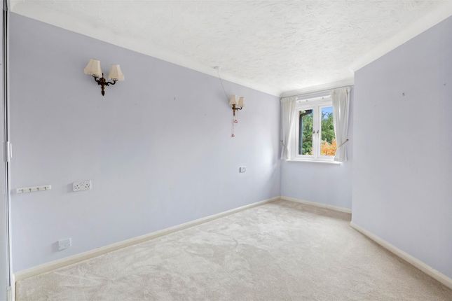 46, Swan Court, Stratford-Upon-Avon photo 4