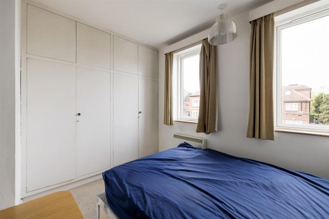 The Warren Drive, E11