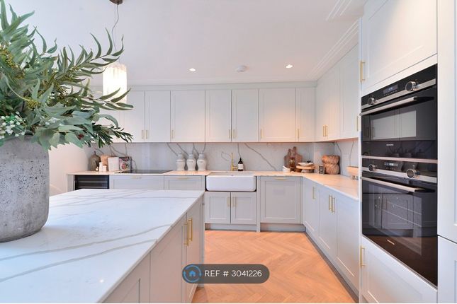 Barons Drive, Alfold Gardens Horsham Road Surrey, Alfold, Cranleigh photo 2
