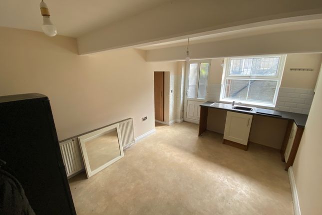 Terraced house to rent in Brook Street, Huddersfield, West Yorkshire, HD
