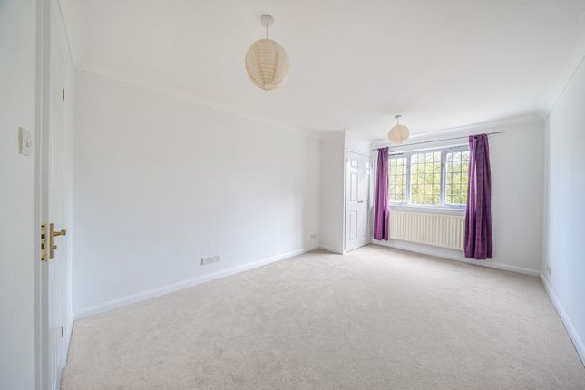 Langford Close, St. Albans photo 3