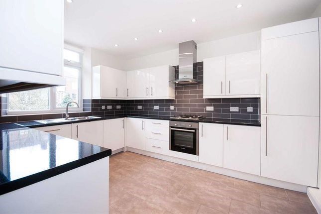 Thumbnail Triplex to rent in Finchley Road, St.Johns Wood
