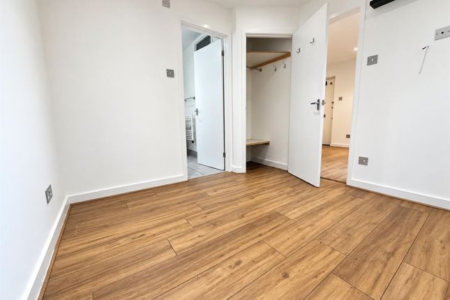 10, Adelaide Close, Slough photo 4