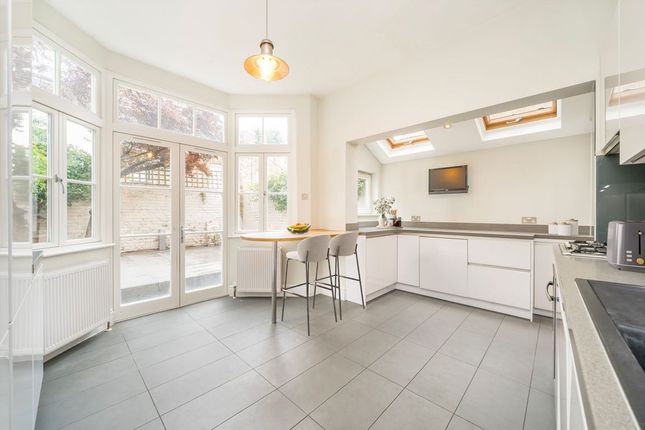 11, Brackley Road, London photo 3