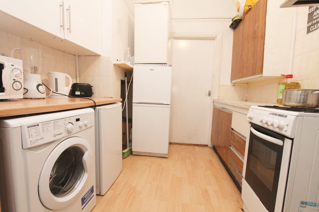 Room to rent in Daybrook Road, London