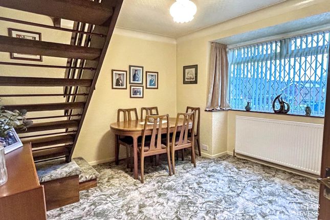 2, Edge Hill Avenue, Oldham photo 3