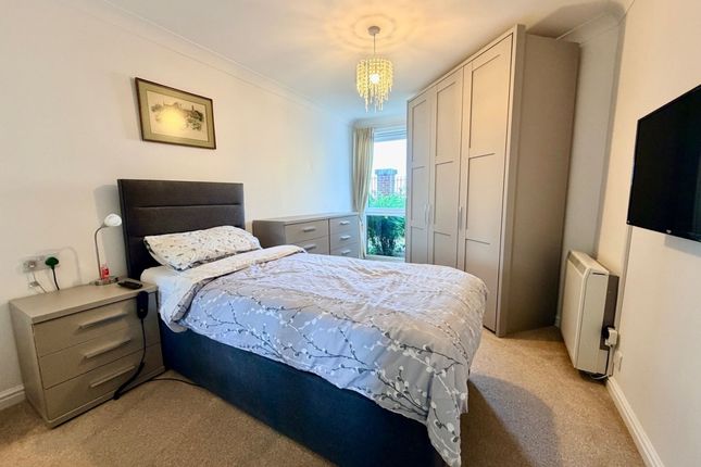 Flat 12, Dickens Court Harold Road, Margate photo 3