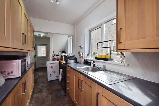 25, Gellideg, Swansea photo 4