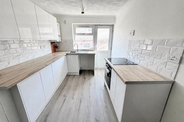 48 High Street, Rhondda Cynon Taff photo 2
