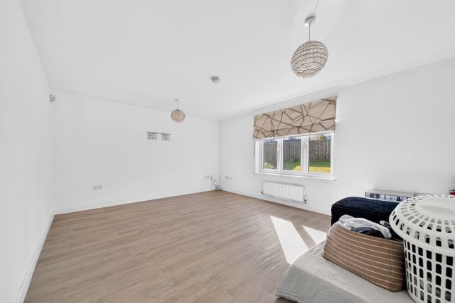 8, Raeside Grove, Glasgow photo 4