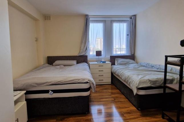 Flat to rent in Hall Place, London