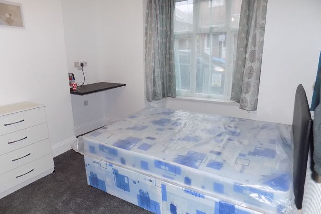Thumbnail Room to rent in Trinity Street, Brierley Hill