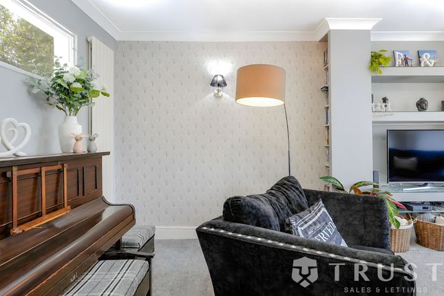 365 Soothill Lane, Batley photo 4