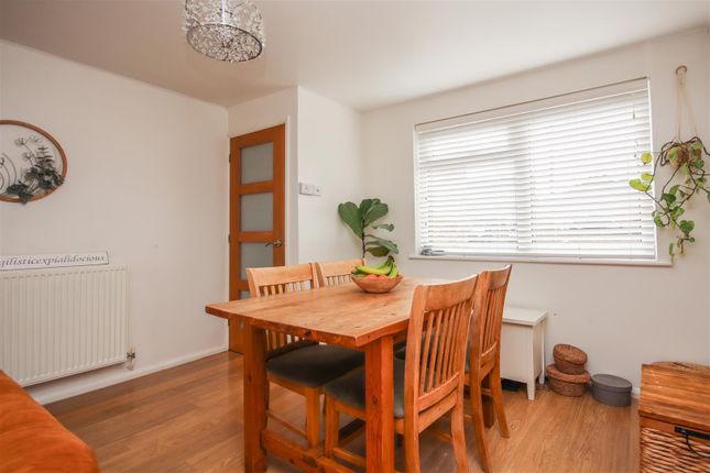 67, Farnham Drive, Rushden photo 4