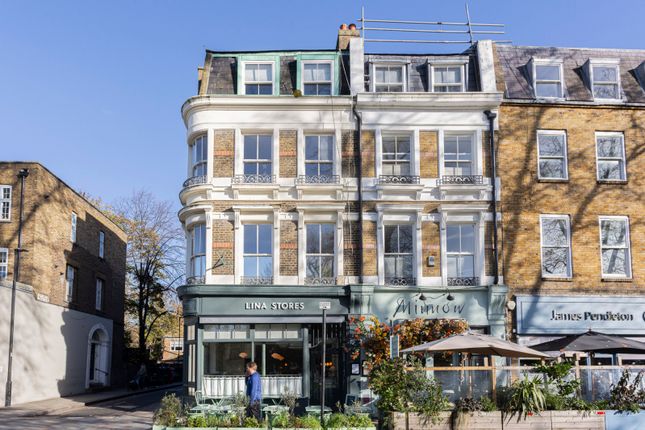 Flat for sale in St John’S Hill, Clapham