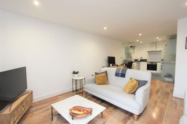 Thumbnail Flat to rent in Galaxy Building, Isle Of Dogs