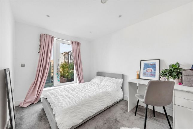 Flat 17, 1, Hare Marsh, London photo 3