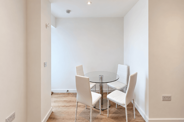 Flat 3, Maritime House, 1 Greens End, London photo 5