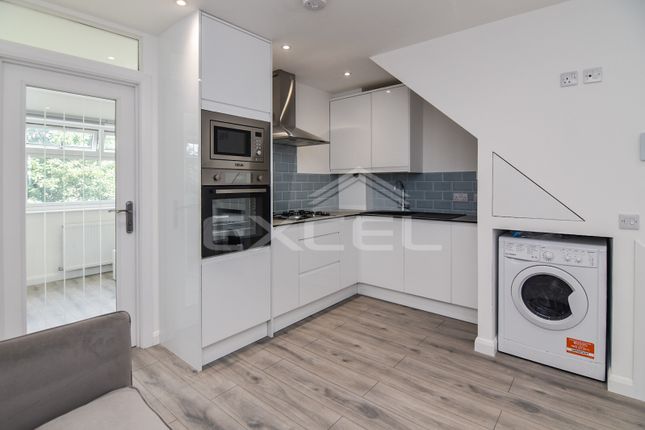 Thumbnail Flat to rent in Regents Park Road, Finchley Central, London