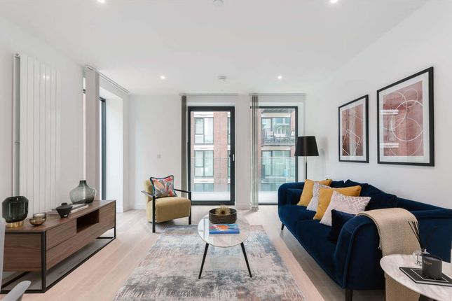 Royal Crest Avenue, London photo 3