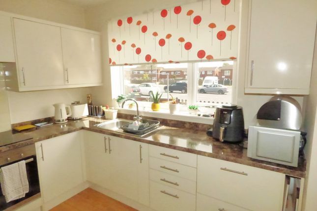 4, Malmesbury Close, Leeds photo 4