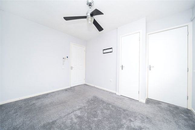 2, Milburn Drive, West Drayton photo 4