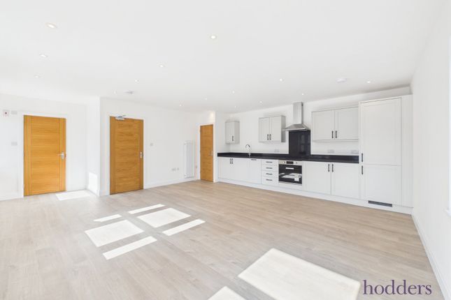 Flat 3 Lantern House Hamilton Court,, Gogmore Lane, Chertsey photo 4
