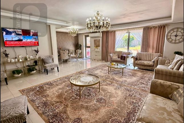 29, Rydal Gardens, Wembley photo 3