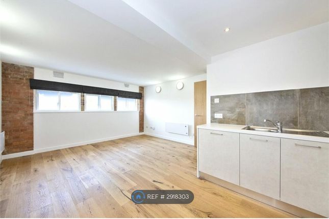 Flat, Tom Coombs Close, London photo 2