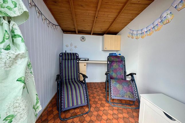 Beach Hut,,, A10, Barton On Sea photo 4