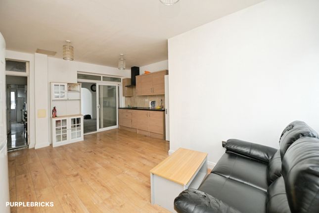 22, Craven Gardens, Barking photo 4